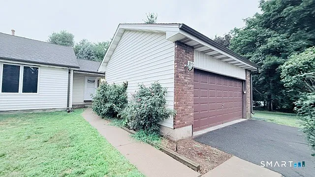 16 Arthur Dr #5 — Photo 1