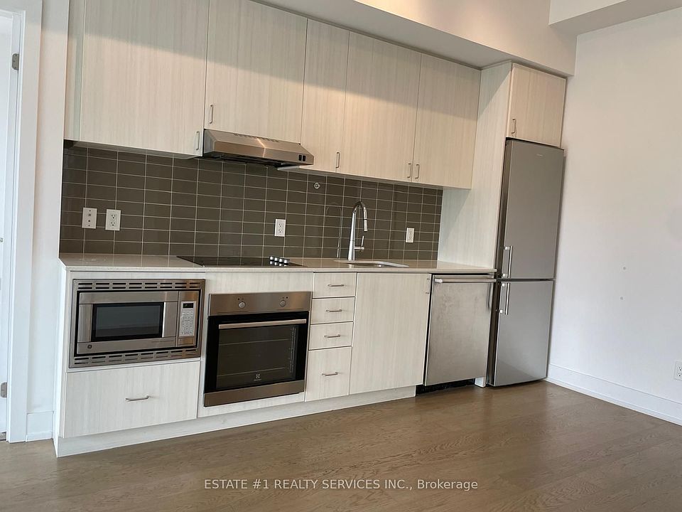 1st image of 7 Kenaston Gdns Unit 812