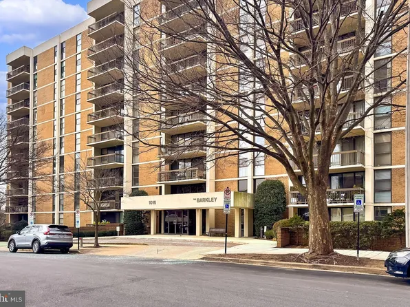 1016 S Wayne St APT 804, Arlington, VA 22204