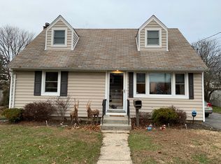 37 Cherry St, Ronkonkoma, NY 11779