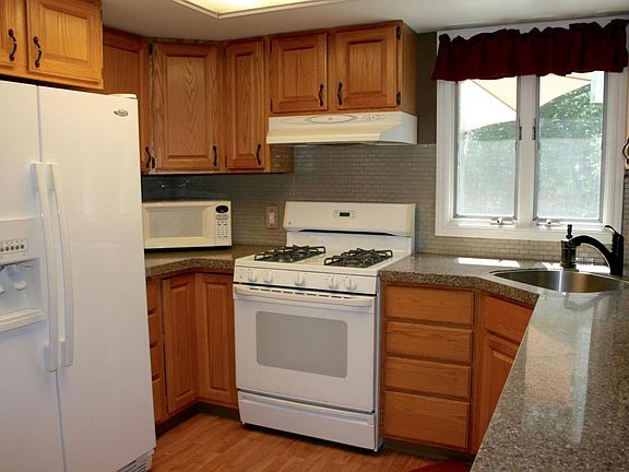 3rd image of 314 Ronald St NE