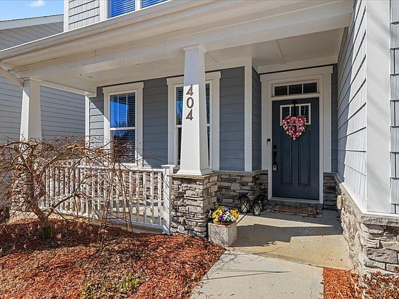 4th image of 404 Atwood Dr