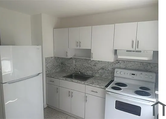 2610 SW 16th Ter #9 — Photo 1