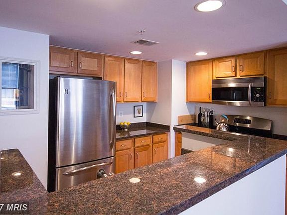 3rd image of 2220 Fairfax Dr APT 303