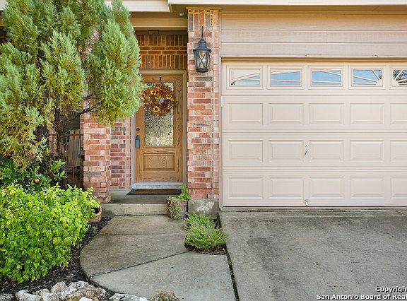 3rd image of 2806 Encino Frst