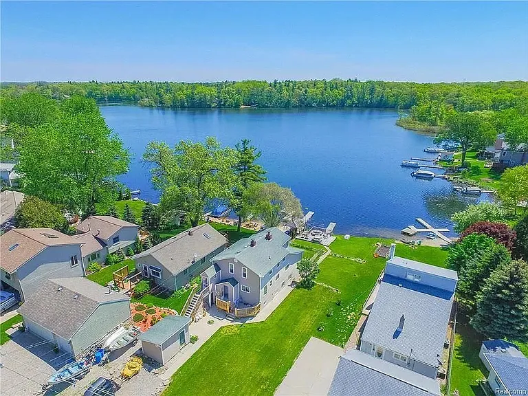 1349 Beach Dr — Photo 30