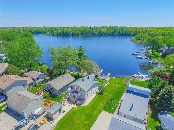1349 Beach Dr
