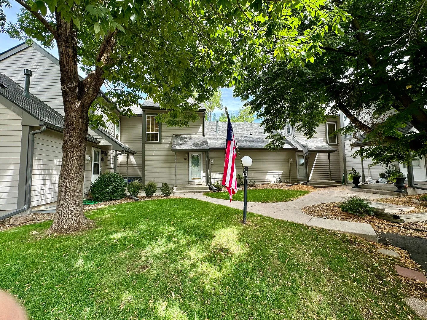 3 Bed Townhome In Broadmoor Bluffs — Photo 1