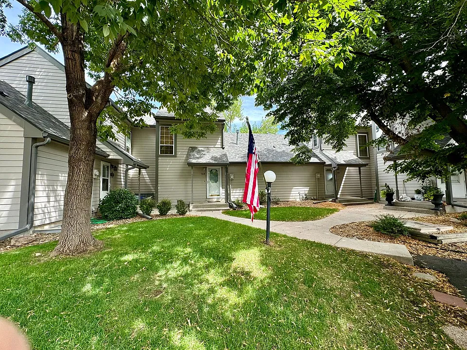 370 Cobblestone Dr