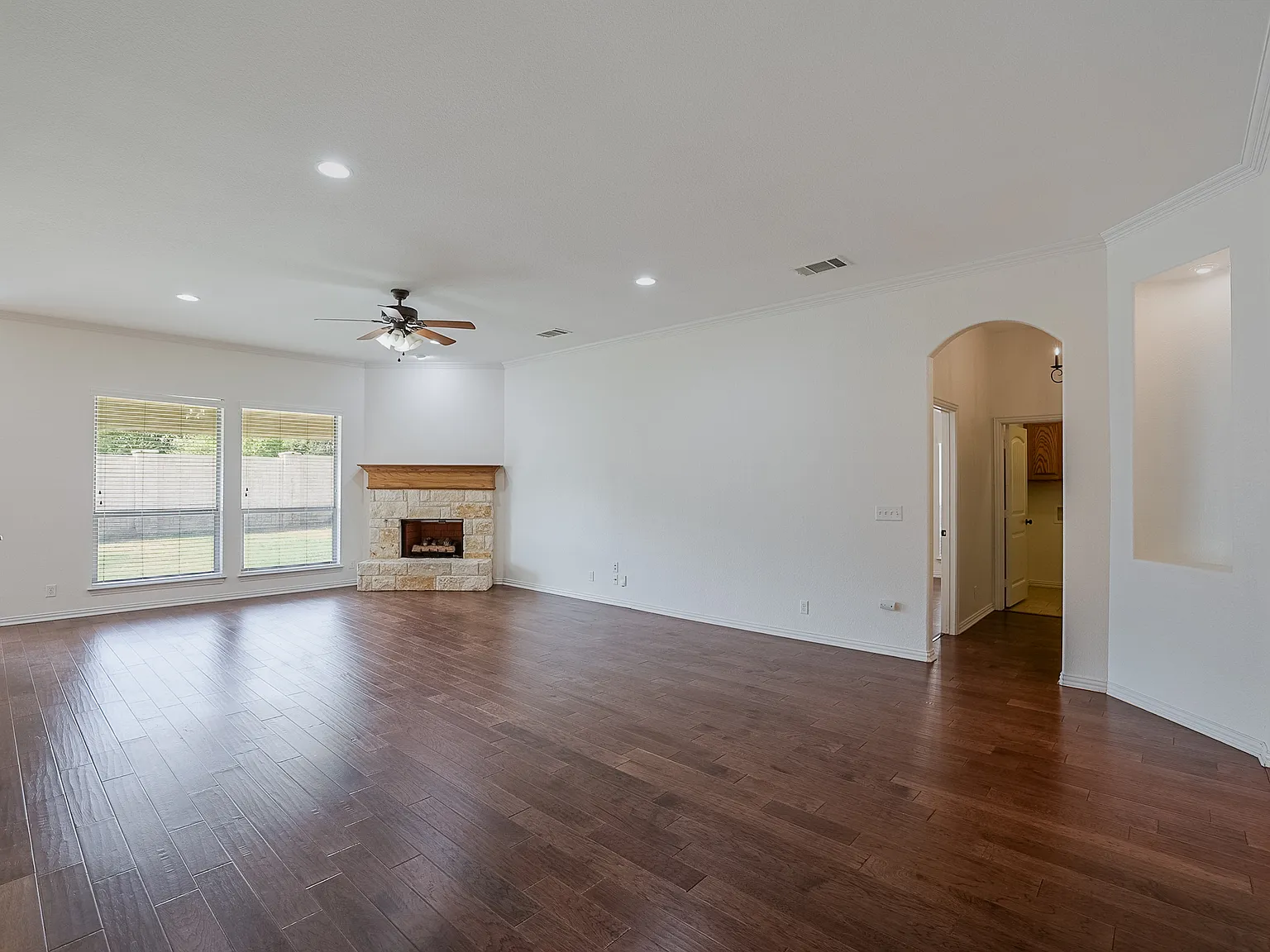 4 bed, 2093 sqft, $2,750 — Photo 4