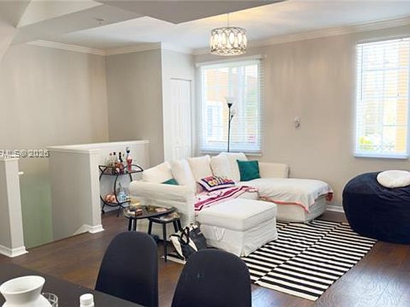 5th image of 2845 NE 185th St #Townhouse 908