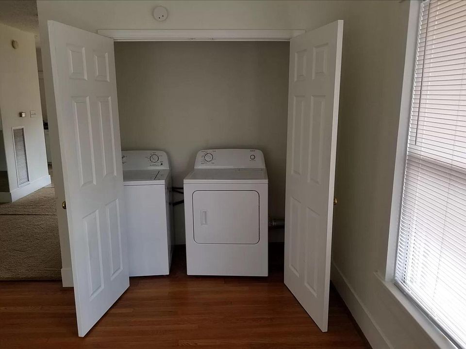 In unit washer and dryer.