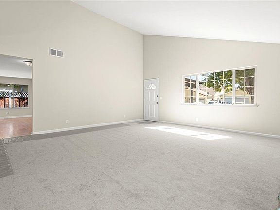 4th image of 388 Lassenpark Cir