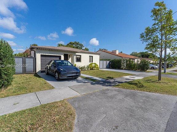 2nd image of 3121 SW 20th St