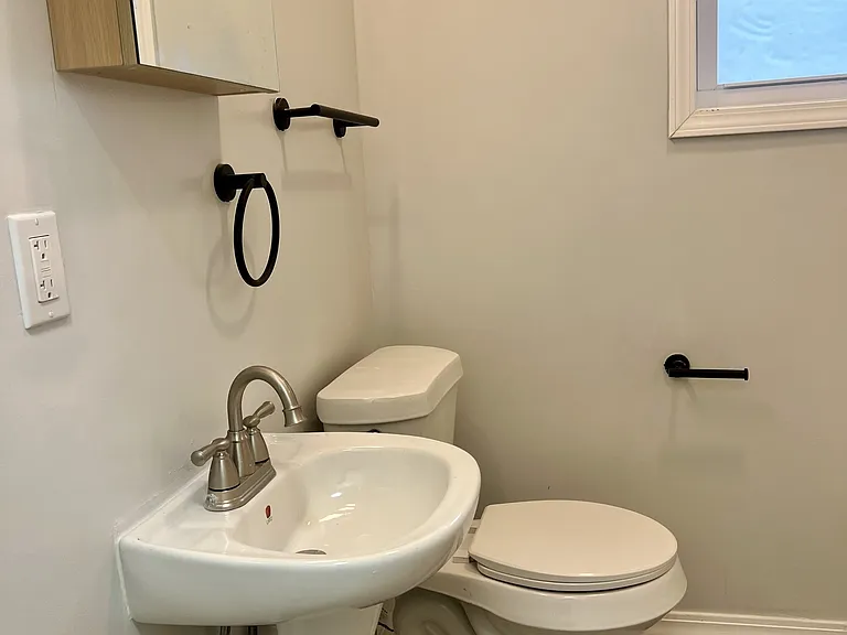915 W Lapeer St #2 — Photo 5
