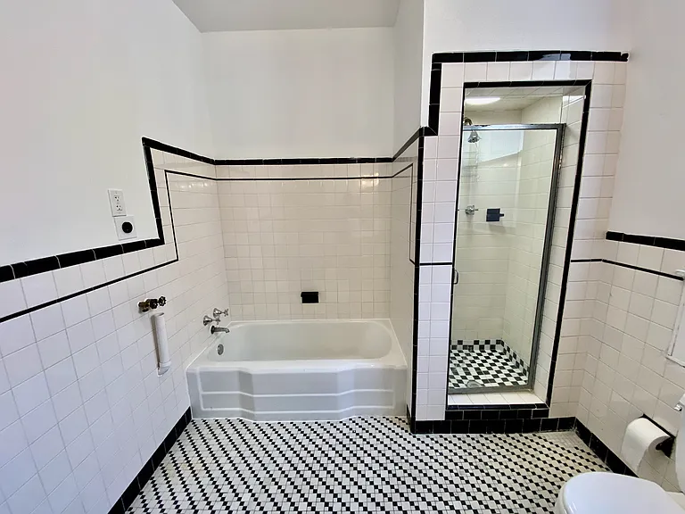 2532 S Broad St — Photo 13