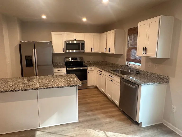 146 Villa Grande St #C — Photo 6