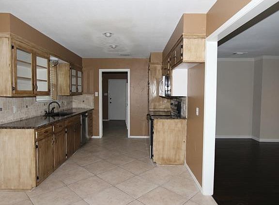 4th image of 1817 Park Hill Dr