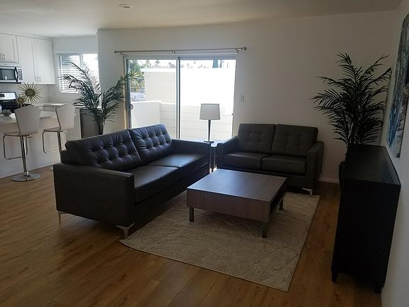 5th image of 328 S Rexford Dr APT 2