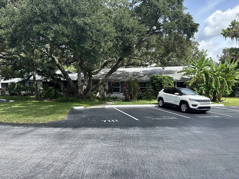7111 Parkside Villas Dr N — Photo 3