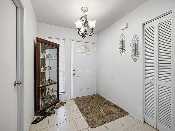 4th image of 7212 SW 18th Pl