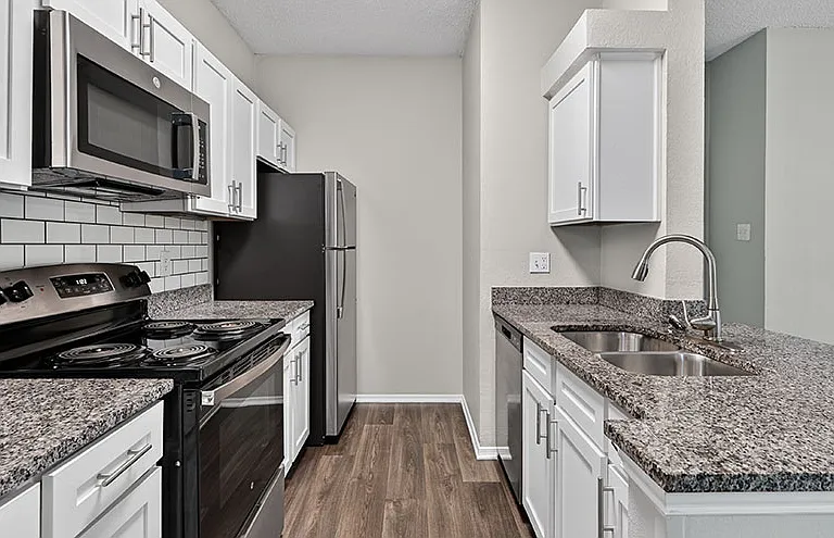 The Versailles Apartments — Photo 2