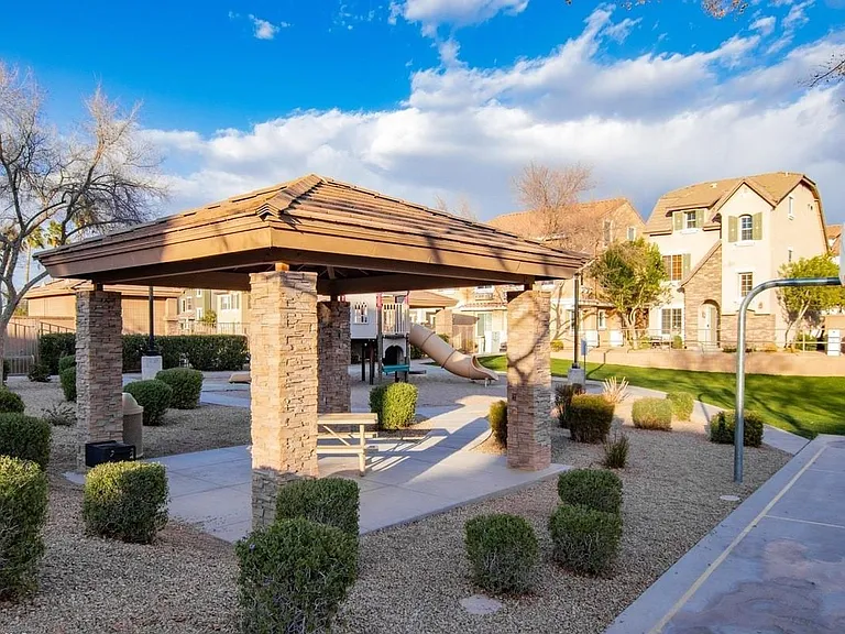 900 W Aspen Way — Photo 25
