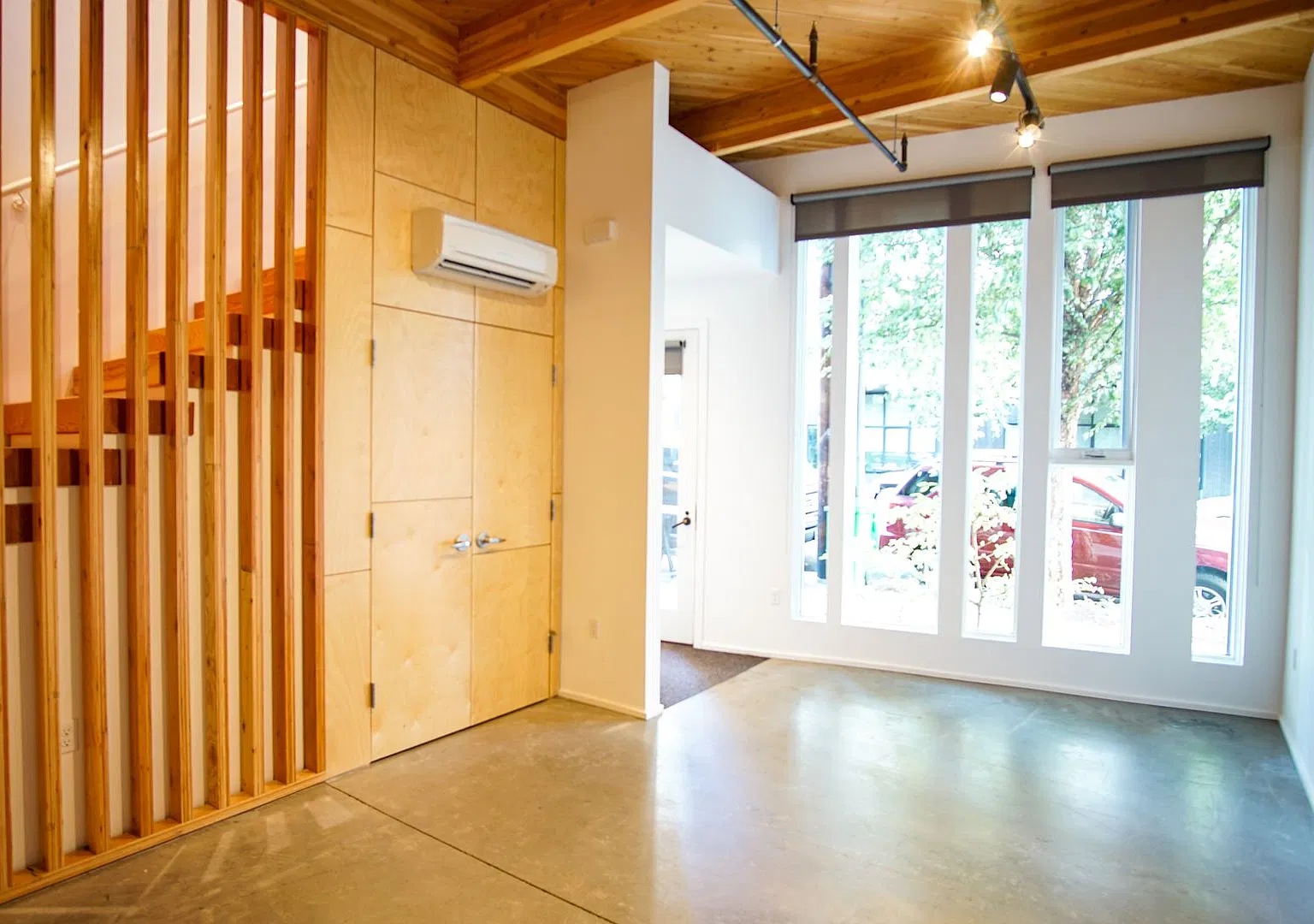 Modern Design Live/Work Townhous in NW Portland: Unique Living Experience! — Photo 2