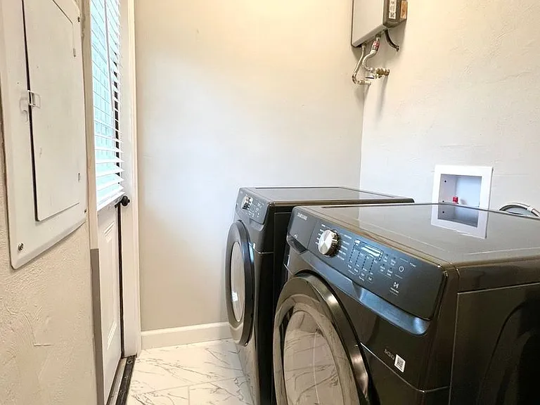 908 Serf Ct — Photo 33