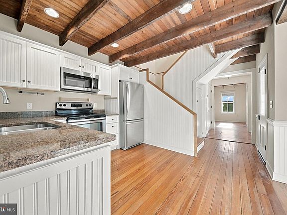 3rd image of 204 S Water St