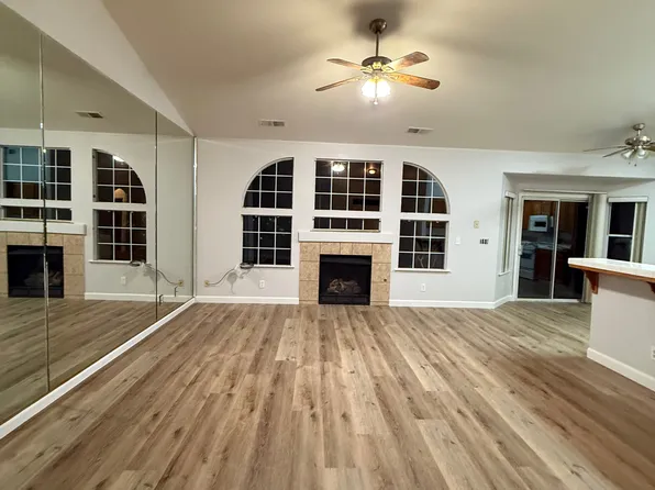 2804 E Deyoung Dr, Fresno, CA 93720