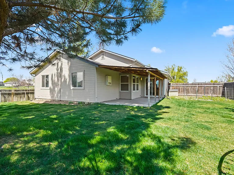979 Peregrine Dr — Photo 23