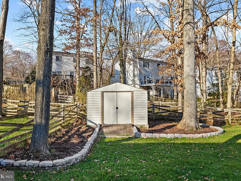 8469 Rippled Creek Ct — Photo 34