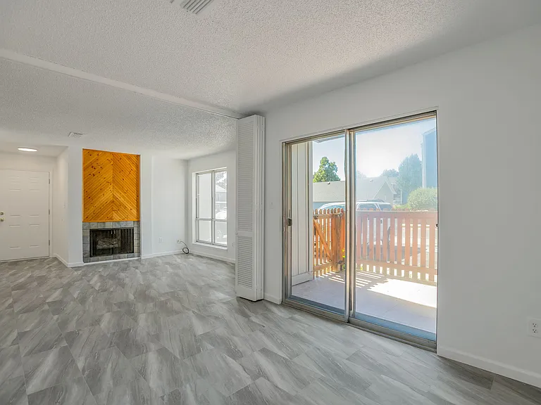 2330 E Fremont Ave #A19 — Photo 5