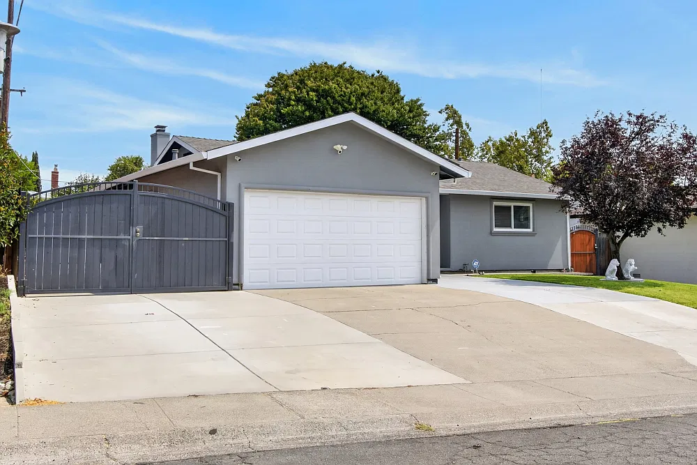 3 bed, 1200 sqft, $3,200 — Photo 1