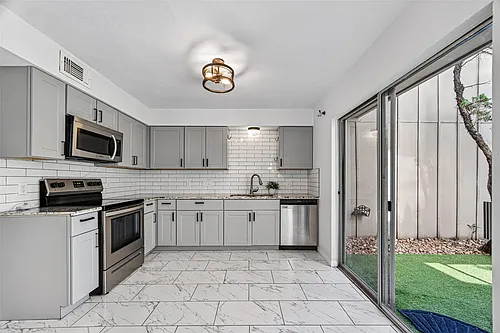 8046 Ellinger Ln Photo 1