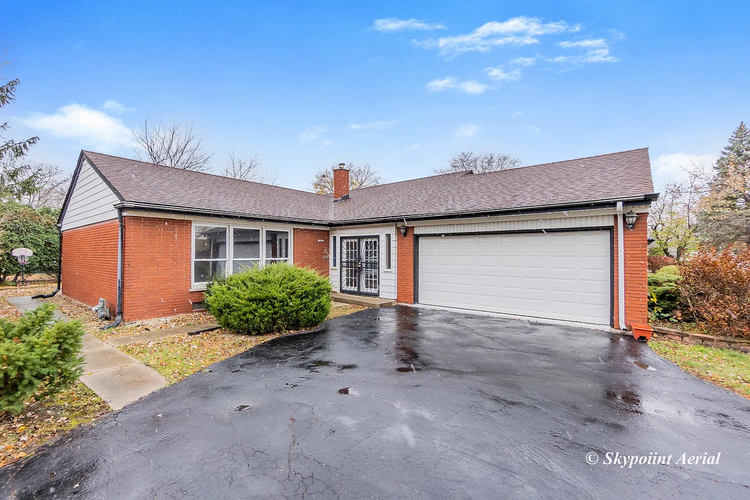 16912 Langley Ave photo 1