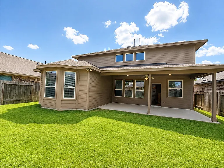 15618 Whisper Woods Dr — Photo 17