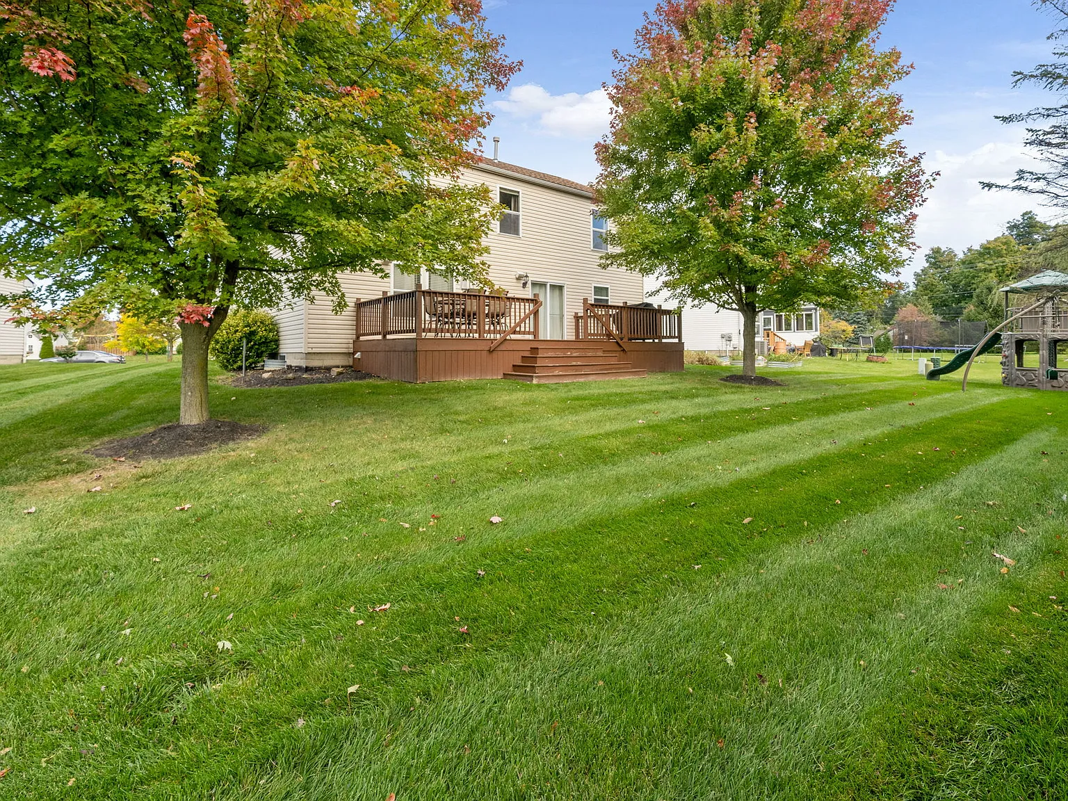 4 bed, 2.5 bath, 2560 sqft, $2,800 — Photo 3