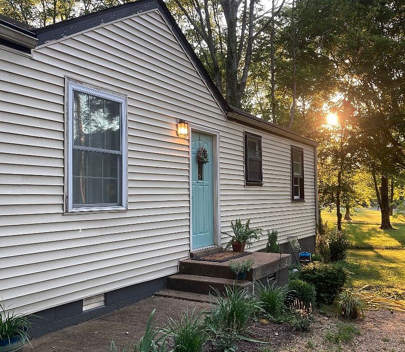 1st image of 1911 Dahlia Dr