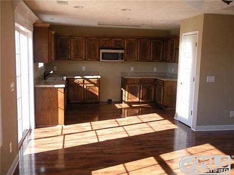 4th image of 501 Beaumont Dr