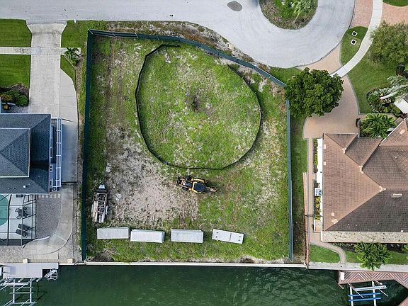 3rd image of 1020 Coronado Ct