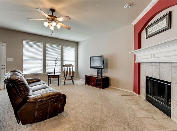 4th image of 3808 Denridge Ln