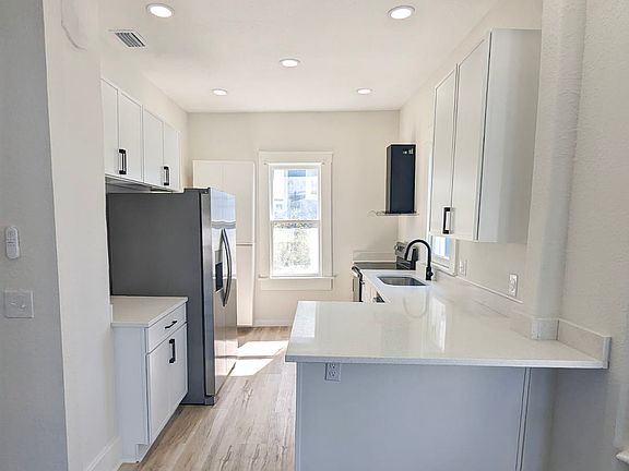 2nd image of 406 4th St E