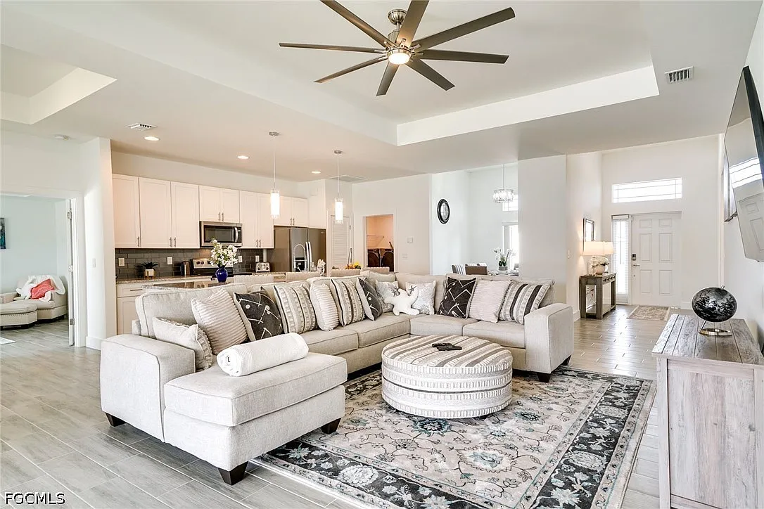 4 bed, 3.0 bath, 2230 sqft, $3,400 — Photo 4