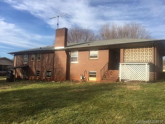 2nd image of 906 Thomas St