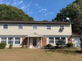 7 Groton Ln, Coram, NY 11727
