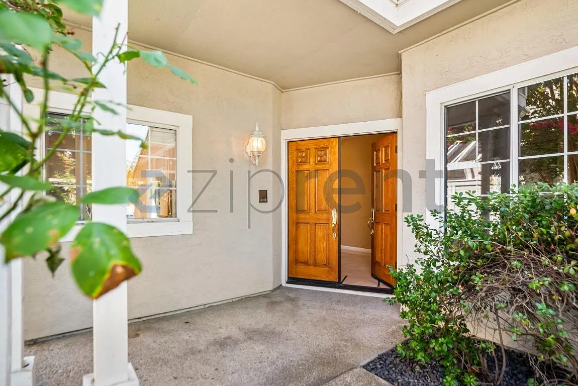 3 bed, 2.5 bath, 2486 sqft, $5,200 — Photo 4