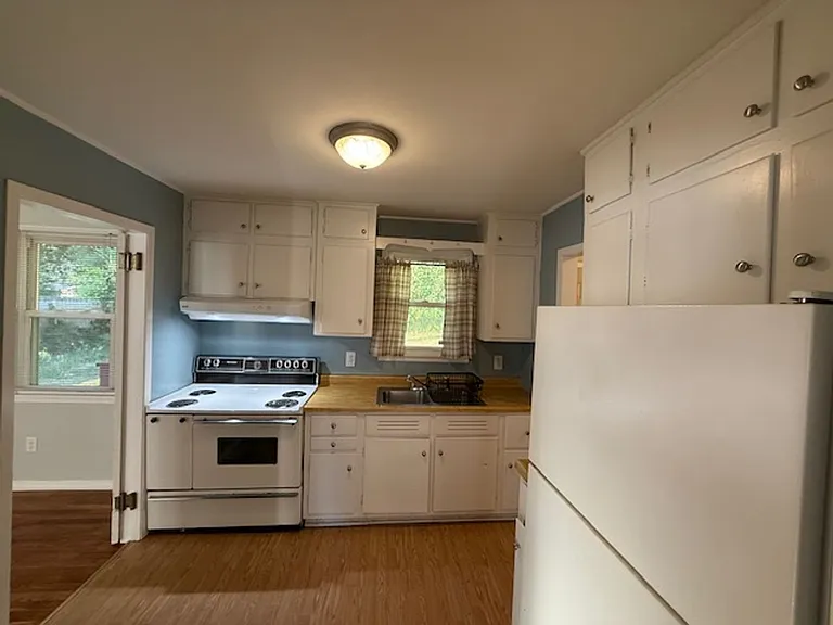 508 Henderson Dr — Photo 10