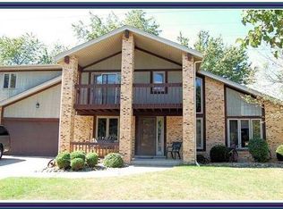 18302 Olde Farm Rd, Lansing, IL 60438